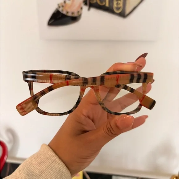 Burberry Checkered Women display picture 3